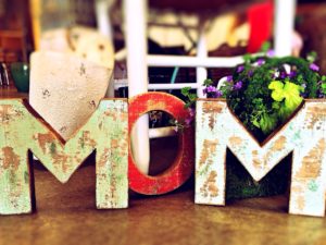 mom-letters-with-flowers